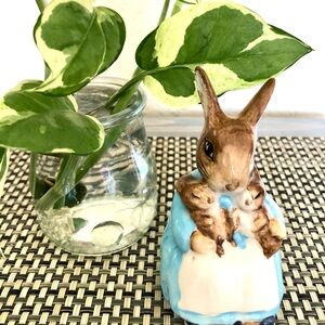 Vintage 1976 Mrs Rabbit and Bunnies, Beatrix Potter